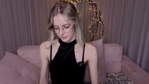 Snapshot of kitty__like18 chatting on May 8, 7:36 am Kitty online show from May 8, 7:36 am