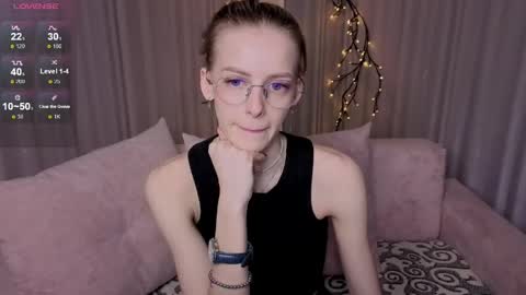 Snapshot of kitty__like18 chatting on May 9, 12:49 am Kitty online show from May 9, 12:49 am