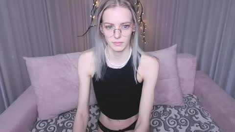 Snapshot of kitty__like18 chatting on May 21, 12:50 am Kitty online show from May 21, 12:50 am