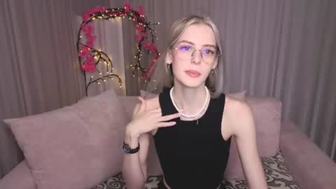 Kitty online show from July 3, 12:39 am