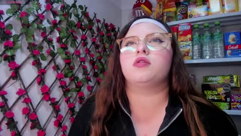 Snapshot of kitty__pinnk chatting on May 5, 7:55 pm KAROL online show from May 5, 7:55 pm