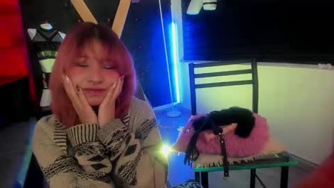 Snapshot of kitty_gang_ chatting on February 10, 1:15 pm kitty_gang_ online show from February 10, 1:15 pm