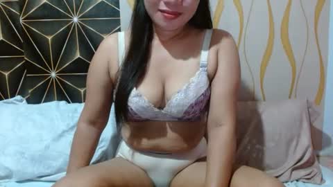 Snapshot of kitty_kheira chatting on June 20, 6:33 pm Kheira online show from June 20, 6:33 pm