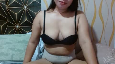 Snapshot of kitty_kheira chatting on June 27, 8:14 pm Kheira online show from June 27, 8:14 pm
