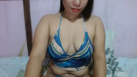 Snapshot of kitty_kheira chatting on July 28, 8:52 pm Kheira online show from July 28, 8:52 pm