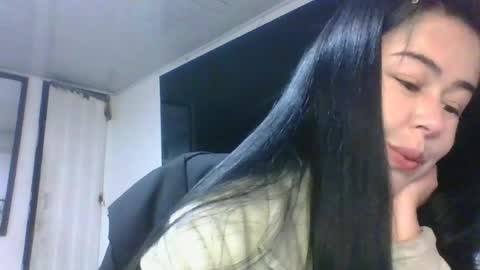 Snapshot of kitty_small69 chatting on July 3, 2:29 am kitty_small69 online show from July 3, 2:29 am