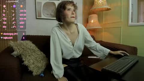 Snapshot of kitty_star_ chatting on April 21, 8:12 pm kitty_star_ online show from April 21, 8:12 pm