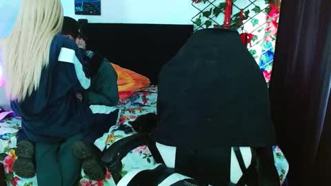 kitty_vaal online show from October 9, 4:16 pm