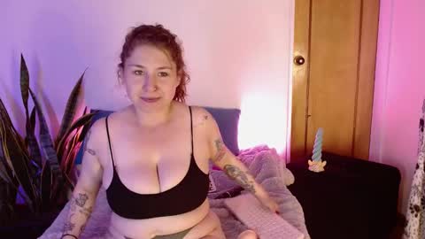 Snapshot of kittycatw chatting on September 26, 6:45 pm LAURA  help me reach 100likes online show from September 26, 6:45 pm