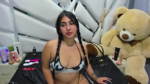 Snapshot of kittylovely__ chatting on December 11, 4:07 am kittylovely online show from December 11, 4:07 am