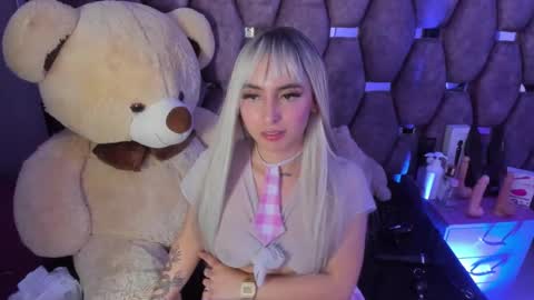 Snapshot of kittylovely__ chatting on March 7, 8:02 am kittylovely online show from March 7, 8:02 am