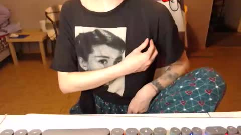 KittyloveMoon online show from April 18, 5:17 pm