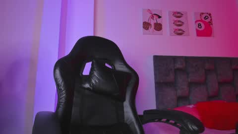 Snapshot of kittystar18 chatting on May 18, 5:52 pm kitty online show from May 18, 5:52 pm