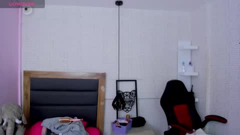  K I T T  Y  online show from February 19, 7:27 pm