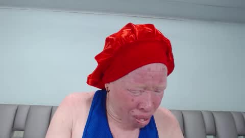 kittywhiteass online show from September 21, 6:48 am