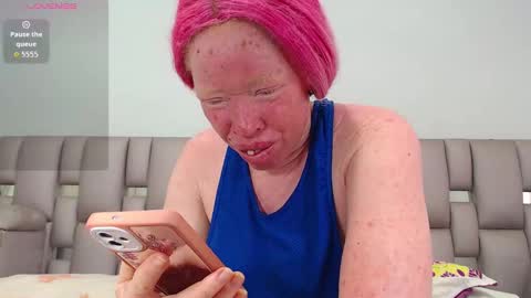 kittywhiteass online show from November 12, 2:39 pm