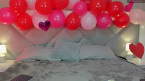 Snapshot of kiutemily_ chatting on February 15, 10:06 pm Emily online show from February 15, 10:06 pm