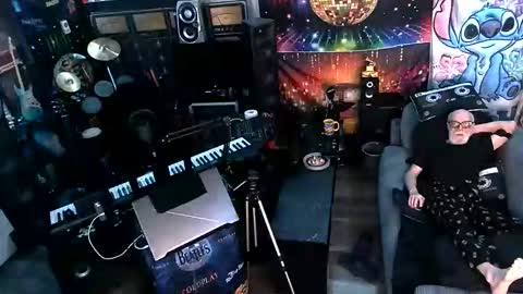 kiveuxmakeu online show from March 16, 12:17 am