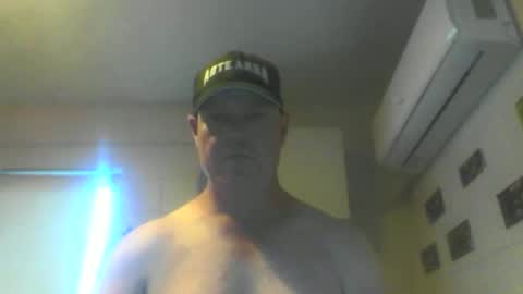 kiwiguy19773 online show from December 16, 6:21 am