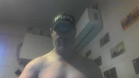 kiwiguy19773 online show from April 23, 8:11 pm