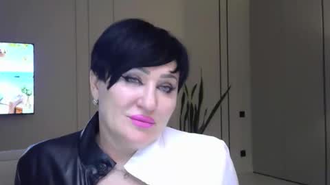 kleo901854860422 online show from May 7, 6:57 pm