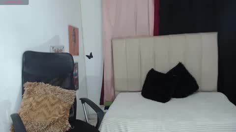 Snapshot of kleo_princess18 chatting on February 14, 1:02 am kleo online show from February 14, 1:02 am