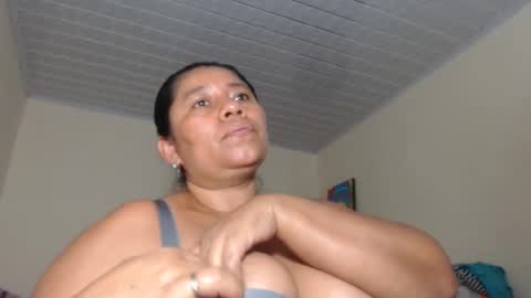 Snapshot of kloe_boobs chatting on February 2, 1:45 am Kloe online show from February 2, 1:45 am