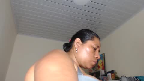 Snapshot of kloe_boobs chatting on February 2, 4:48 am Kloe online show from February 2, 4:48 am