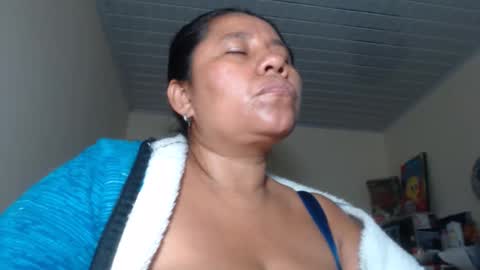 Snapshot of kloe_boobs chatting on October 12, 8:35 am Kloe online show from October 12, 8:35 am