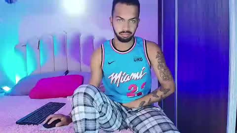 Snapshot of kmichelle1 chatting on November 16, 3:45 am kmichelle1 online show from November 16, 3:45 am