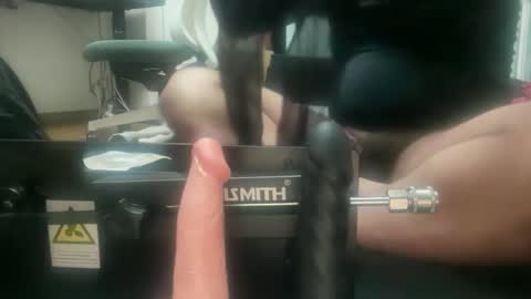 kmkmkmkm00 online show from April 13, 1:05 pm