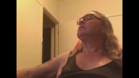 knobout online show from October 22, 10:15 am