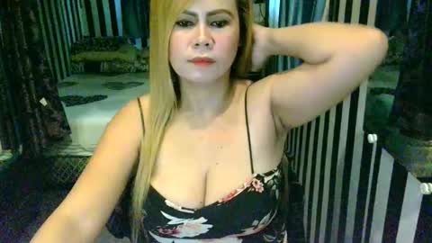 Knows Everything online show from November 12, 11:58 pm