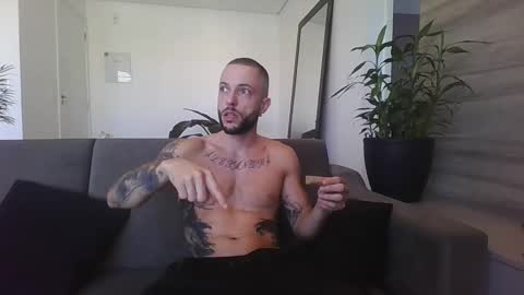 Snapshot of kobegotmeat chatting on October 23, 1:10 pm KOBE online show from October 23, 1:10 pm