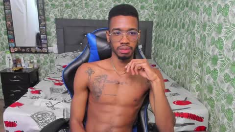 Snapshot of kofi_exotic_ chatting on December 3, 2:03 am kofi online show from December 3, 2:03 am