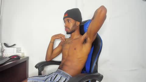 Snapshot of kofi_exotic_ chatting on December 22, 7:31 pm kofi online show from December 22, 7:31 pm