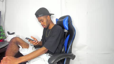 Snapshot of kofi_exotic_ chatting on December 24, 10:28 pm kofi online show from December 24, 10:28 pm