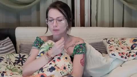 kohlbird online show from December 4, 3:05 am