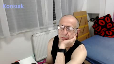 Snapshot of konsiak chatting on May 15, 7:10 pm Komsiak online show from May 15, 7:10 pm
