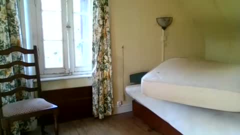 Snapshot of konstantin3516564933 chatting on July 20, 9:45 am konstantin3516564933 online show from July 20, 9:45 am