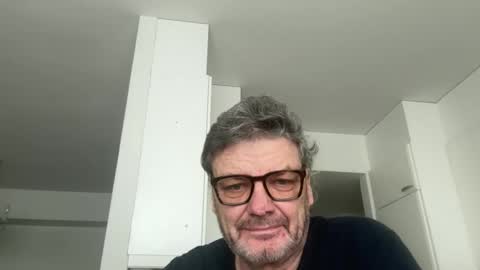 kovapoika online show from October 18, 12:28 pm