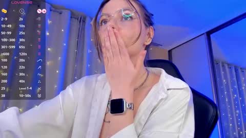 Snapshot of koza_dereza_ chatting on December 8, 10:47 pm Jess online show from December 8, 10:47 pm