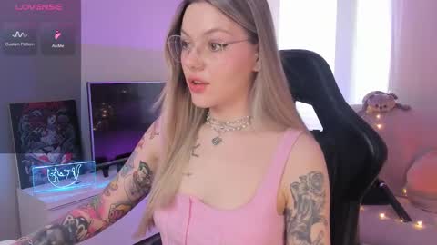Snapshot of koza_dereza_ chatting on September 11, 3:01 pm Jess online show from September 11, 3:01 pm