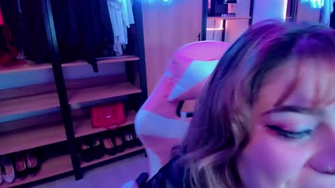 Snapshot of kpayton99 chatting on October 26, 1:33 am Khloe online show from October 26, 1:33 am