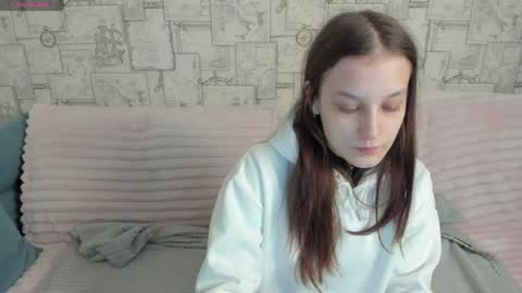kris_doeil online show from May 17, 2:09 am