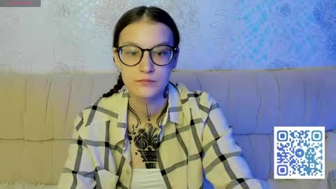 kris_doeil online show from June 2, 2:24 am