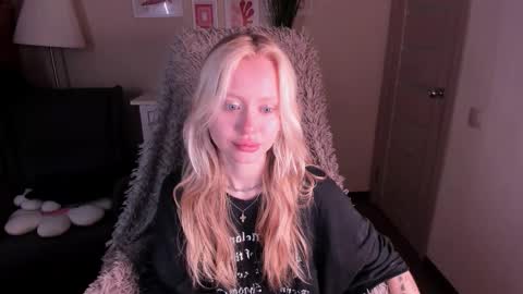 kris_grant online show from October 28, 8:29 am