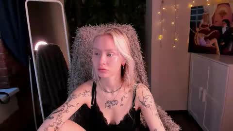 kris_grant online show from November 14, 10:25 am