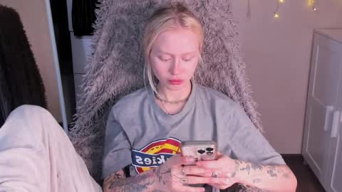 kris_grant online show from November 20, 10:26 am