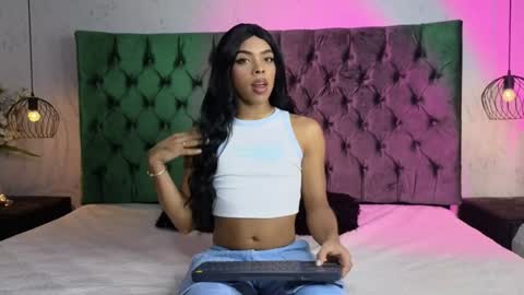 Snapshot of kris_kane chatting on January 10, 11:18 pm kriss online show from January 10, 11:18 pm